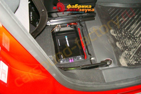 установка усилителя Blaupunkt Peugeot Partner