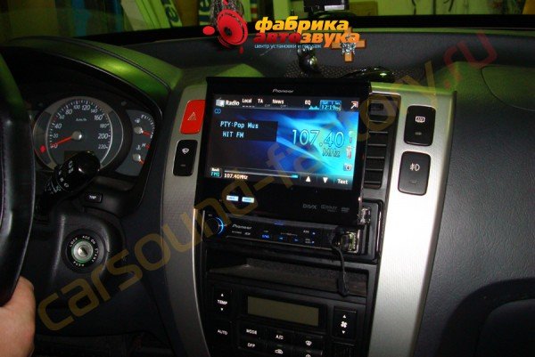 Установка автомагнитолы Pioneer AVH-5400DVD Pioneer AVH-5400DVD Hyundai Tucson