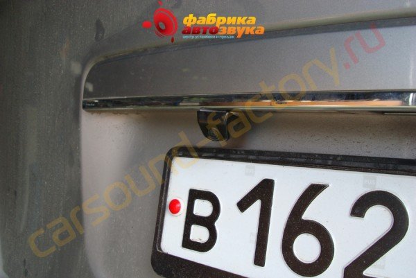Установка камеры заднего вида AVIS AVIS Hyundai Starex