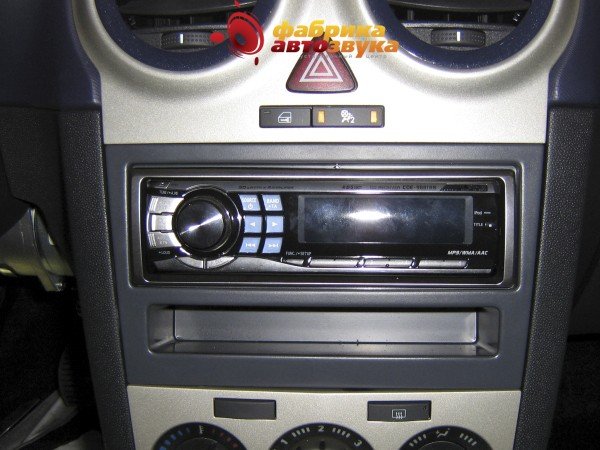 Установка магнитолы Alpine Alpine CDE-9881RB Opel Corsa