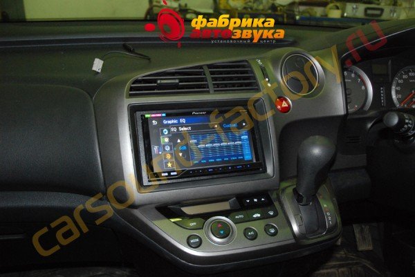 Установка автомагнитолы Pioneer AVH-P4300DVD Pioneer AVH-P4300DVD Honda Stream