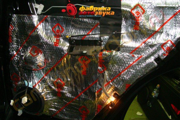 шумоизоляция задних дверей в 2 слоя Noiko SsangYong Rexton