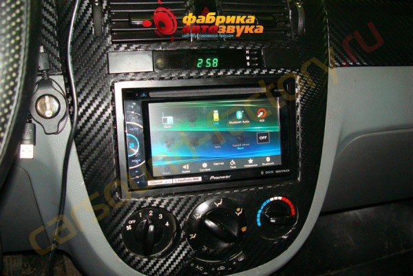 установка автомагнитолы Pioneer AVH-X2600BT Pioneer AVH-X2600BT Chevrolet Lacetti