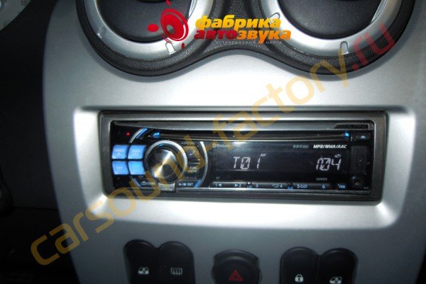Установка магнитолы 1din Alpine CDE-104BTi Renault Logan