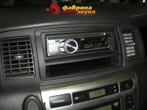 Установка автомагнитолы JVC JVC KD-R402 Toyota Runx