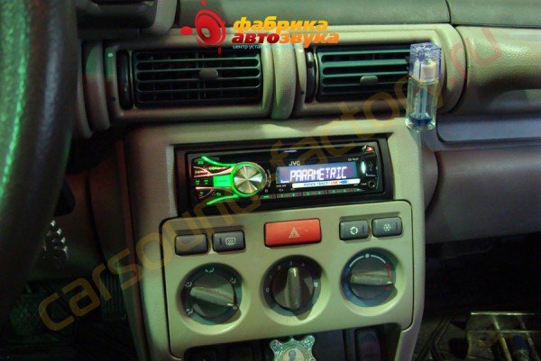 установка магнитолы JVC KD-R437 JVC KD-R437 Land Rover Freelander