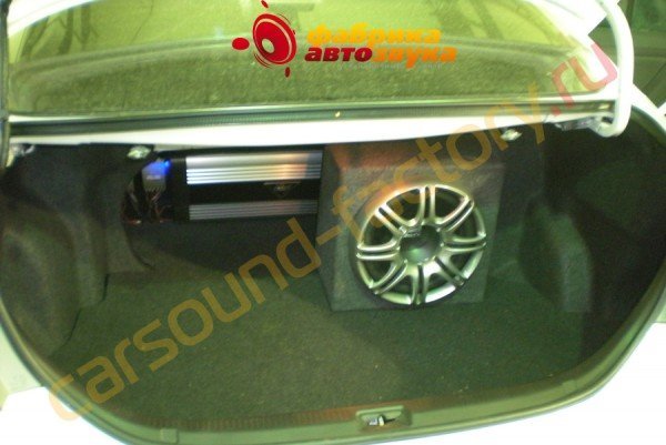 установка сабвуфера Polk Audio Polk Audio Toyota Camry