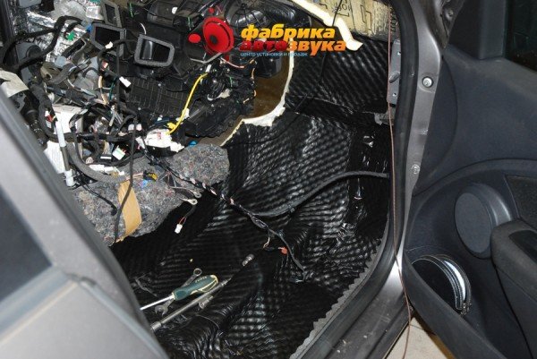 шумоизоляция торпедо Шумофф Renault Fluence
