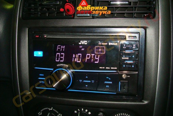 инсталляция магнитолы JVC KW-R600BT JVC KW-R600BT Suzuki Jimny