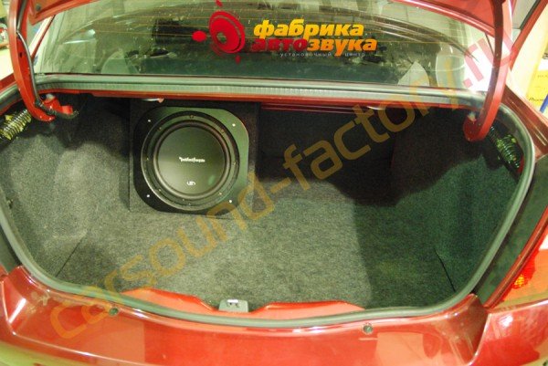 установка сабвуфера Rockford Fosgate Rockford Fosgate R1 Renault Symbol