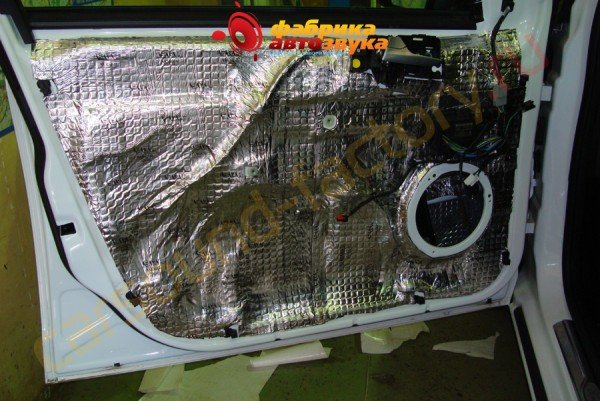 шумоизоляция передних дверей в 2 слоя SGM Ford Mondeo