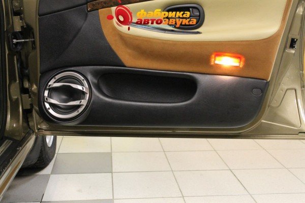 установка динамика через подиум Hertz Peugeot 406