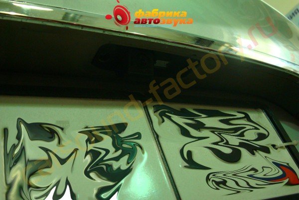 Установка камеры заднего вида в штатное место AVIS Hyundai i45