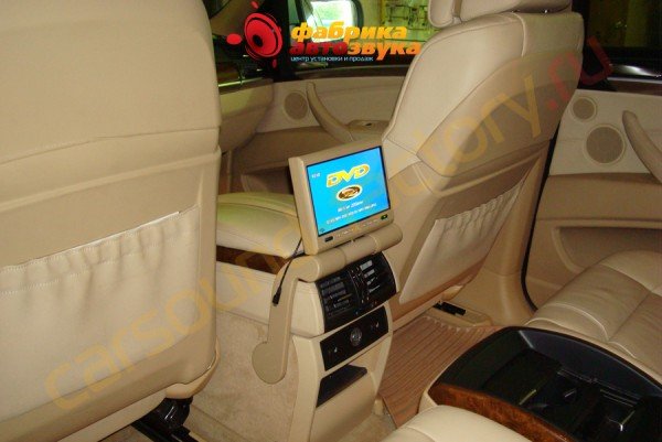 установка монитора на подлкотник с DVD AVIS BMW X6
