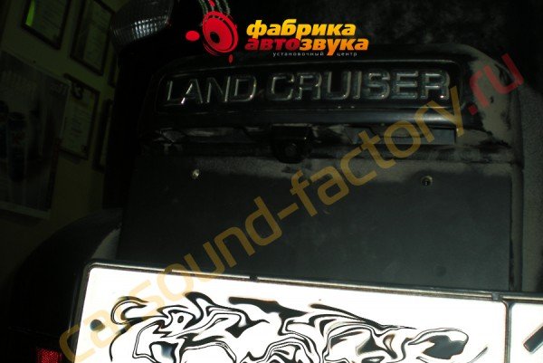 установка камеры заднего вида AVIS AVIS Toyota Land Cruiser Prado 120