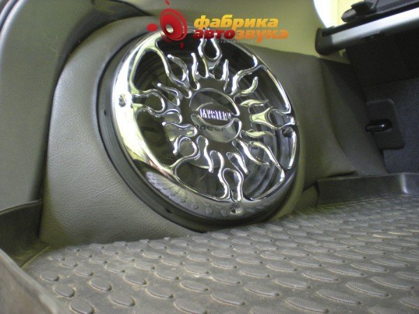 Установка сабвуфера Pioneer TS-SW1241D Subaru Impreza (Impreza WRX)