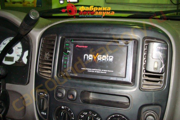 установка автомагнитолы Pioneer AVIC-F940BT Pioneer AVIC-F940BT Ford Escape