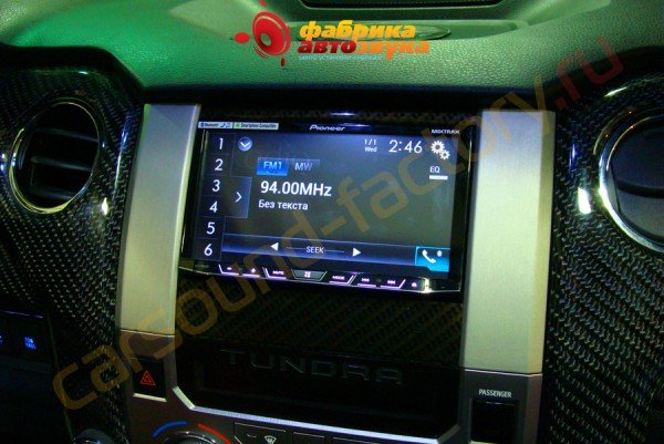установка магнитолы Pioneer AVH-X8600BT Toyota Tundra 2014+
