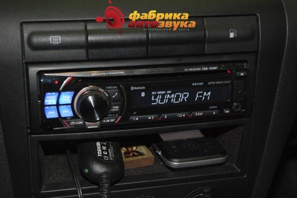 Установка магнитолы Alpine Alpine CDE-103BT Skoda Octavia