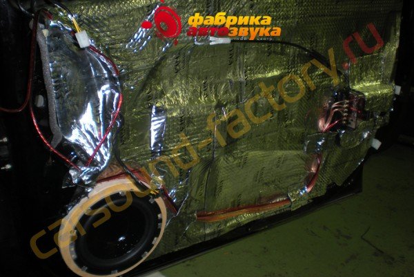 установка акустики в автомобиль DLS R6A Opel Astra
