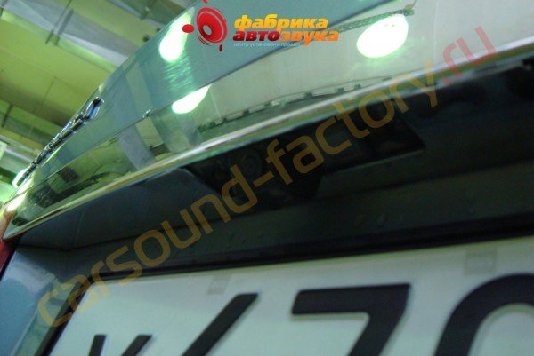 установка камеры заднего вида AVIS Chevrolet Cruze