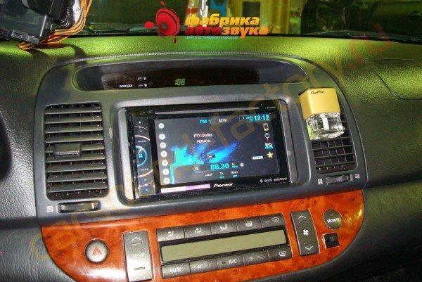 установка автомагнитолы Pioneer AVH-X2500BT Pioneer AVH-X2500BT Toyota Camry