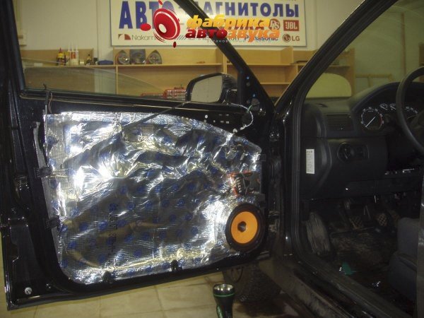 Установка акустики Hertz ESK 165 Skoda Octavia