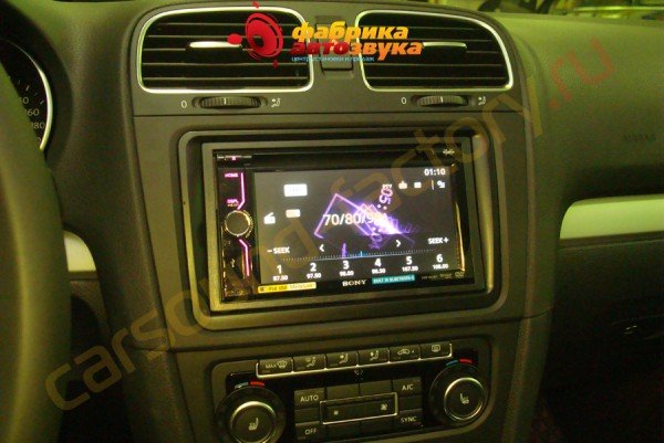 установка головного устройства Sony xav-601BT Sony xav-601BT Volkswagen Golf 6