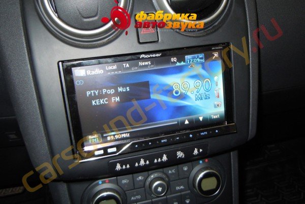 Установка 2din магнитолы Pioneer AVH-P4200DVD Nissan Qashqai