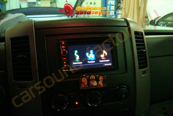 установка автомагнитолы Pioneer AVIC-F940BT Pioneer AVIC-F940BT Merсedes Sprinter