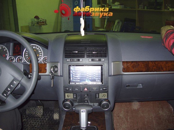 Установка автомагнитолы 2din Pioneer AVIC-HD3II Volkswagen Touareg