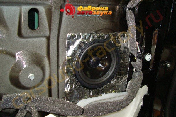 установка акустики DLS M5 DLS M5 Renault Fluence