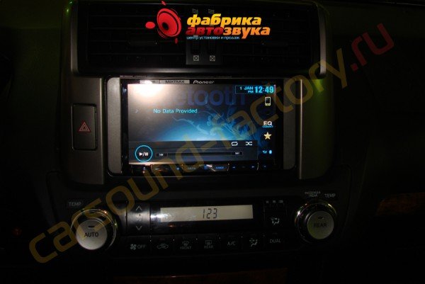 установка автомагнитолы Pioneer AVH-P8400BT Pioneer AVH-P8400BT Toyota Land Cruiser Prado 150