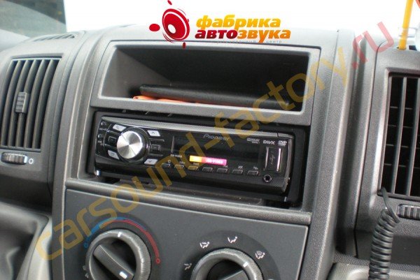 установка автомагнитолы Pioneer DVH-P430UB Pioneer DVH-P430UB Peugeot Boxer