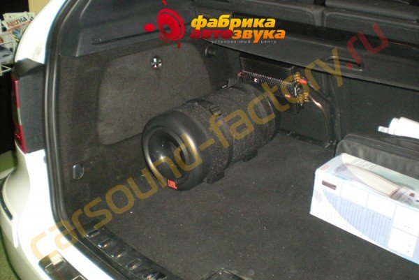 установка сабвуфера JBL бочка JBL бочка Merсedes B Class