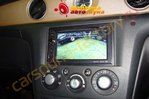 установка мультимедийного центра Pioneer AVIC-F930BT Pioneer AVIC-F930BT Mitsubishi Airtrek