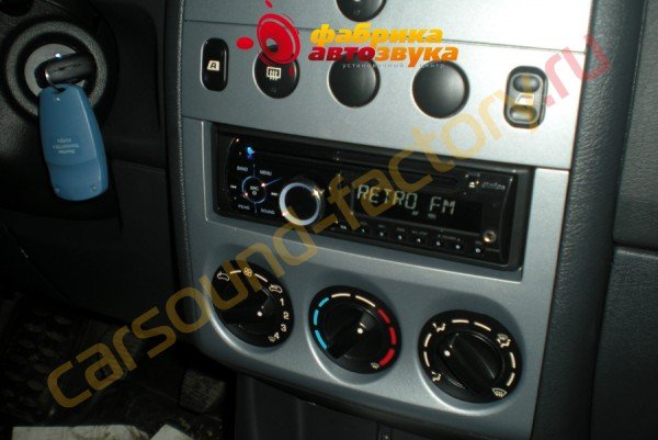 установка автомагнитолы Clarion CZ100E Clarion CZ100E Citroen Berlingo