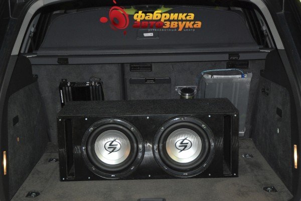 Установка сабвуфера Lightning Audio Lightning Audio S4.10.4 X2 Volkswagen Touareg