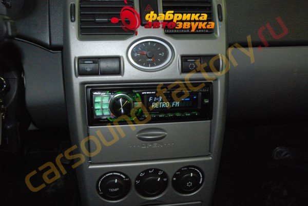 установка автомагнитолы Alpine CDE-9880R Alpine CDE-9880R Lada Priora