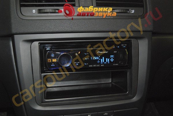 Установка магнитолы 1din Pioneer Pioneer DEH-5200SD Skoda Yeti