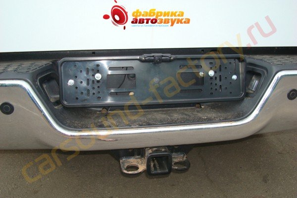 установка камеры заднего вида AVIS Dodge RAM