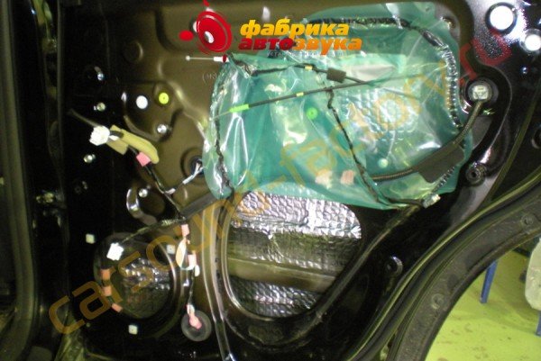 шумоизоляция дверей SGM Toyota Land Cruiser Prado 120