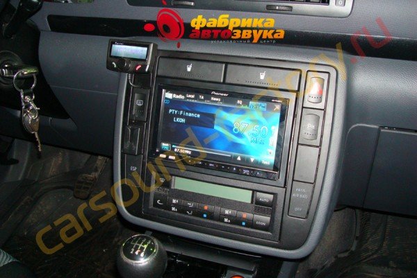 установка мультимедийного центра Pioneer AVH-P4300DVD Pioneer AVH-P4300DVD Volkswagen Sharan