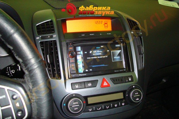 установка автомагнитолы Pioneer AVIC-F930BT Kia Ceed