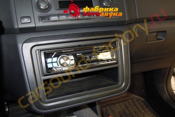 Установка автомагнитолы Alpine CDE-113BT Skoda Fabia