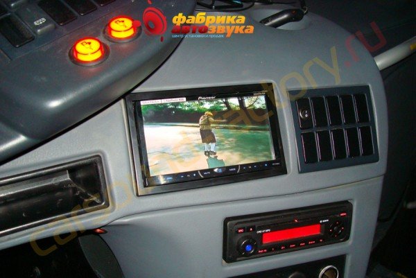 установка головного устройства Pioneer AVH-X4600DVD Pioneer AVH-X4600DVD MAN Lion's Regio