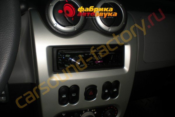 установка магнитолы Pioneer DEH-2320UB Pioneer DEH-2320UB Renault Logan