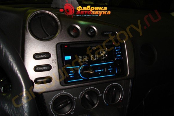 установка автомагнитолы JVC KW-R400 JVC KW-R400 Pontiac Vibe