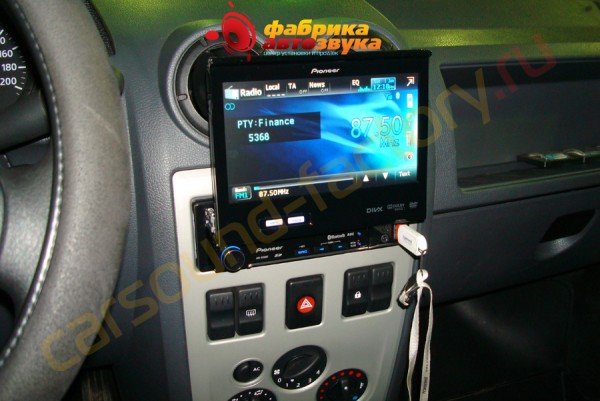 Установка магнитолы Pioneer AVH-6300BT Pioneer AVH-6300BT Renault Logan