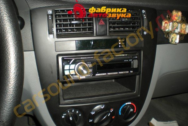 установка автомагнитолы Alpine CDE-111R Alpine CDE-111R Chevrolet Lacetti